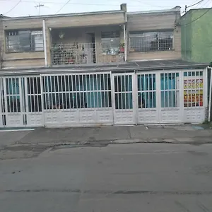 https://habitacin-con-bao-privado-cerca-al-aeropuerto.hotels-bogota.net