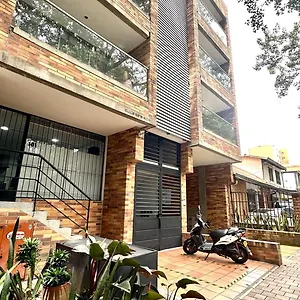 https://amazing-apt-5-star-mall-unicentro-laureles.colombiamedellinhotels.com